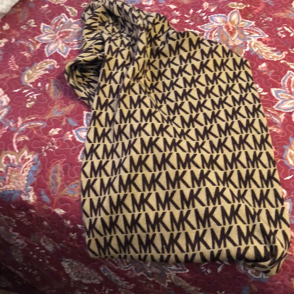 Infiniti scarf never worn